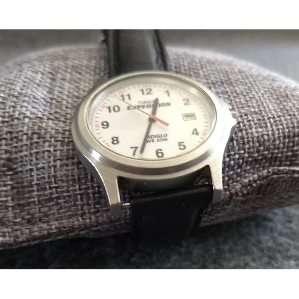 Timex Indiglo Expedition Watch White Dial Stainless Back Red Second Hand‎ Date